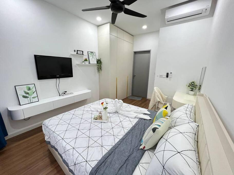 Klcc Pavillion Sunway Velocity Mrt Lrt 11 Pax Apartment
