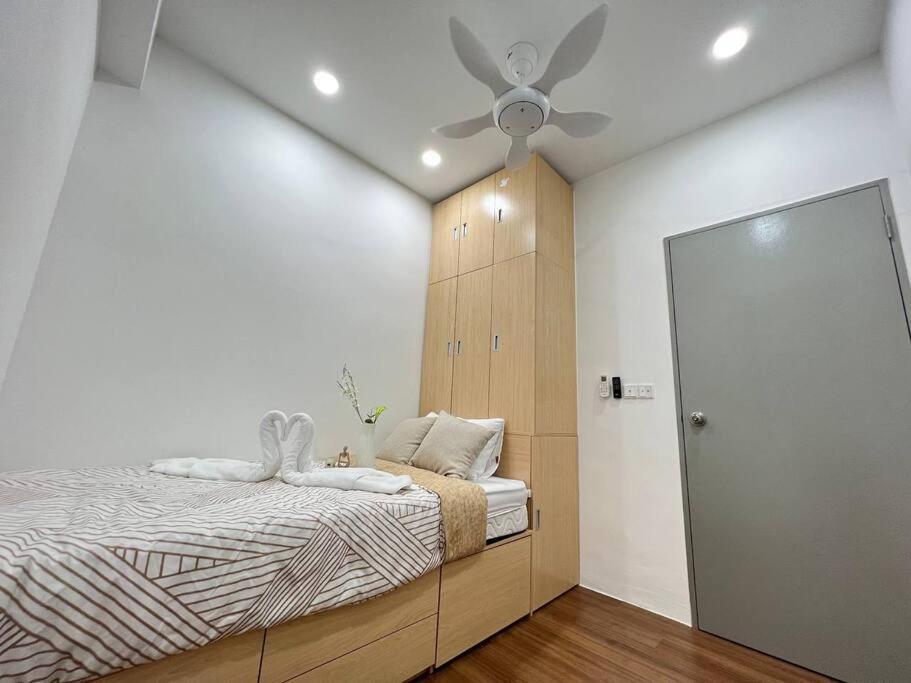 Apartment Klcc Pavillion Sunway Velocity Mrt Lrt 11 Pax