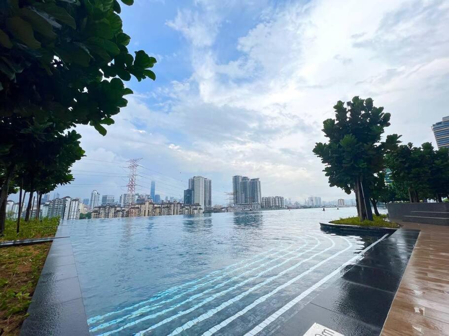 Klcc Pavillion Sunway Velocity Mrt Lrt 11 Pax Apartment